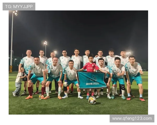 特别强壮的足球明星如何在赛场上展现力量与技巧的完美结合