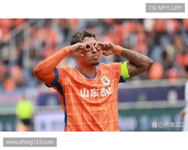 黄色卷毛的足球明星如何在赛场上展现个人魅力与团队精神的完美结合 黄色卷毛的足球明星如何在赛场上展现个人魅力与团队精神的完美结合